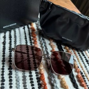 gentle monster
diane
fast ship
box, cloth, bag